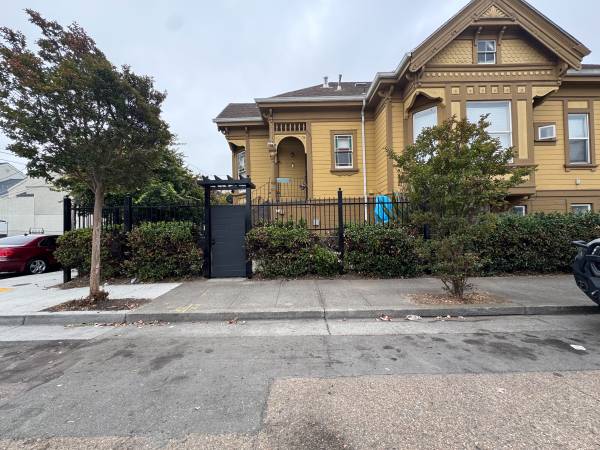 Listing photo 1 of 5