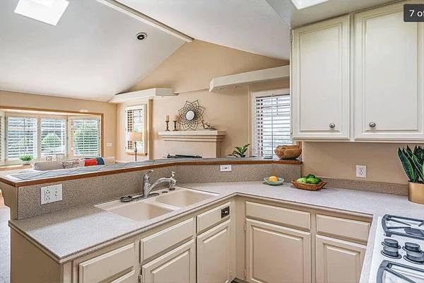 Listing photo 1 of 5
