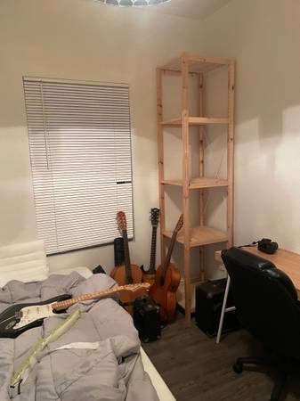 Listing photo 1 of 5