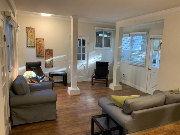 Listing photo 1 of 5