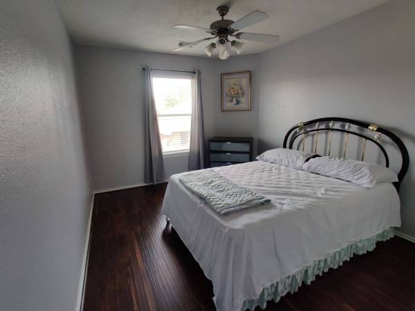 Listing photo 1 of 3