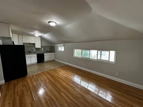 Listing photo 1 of 5