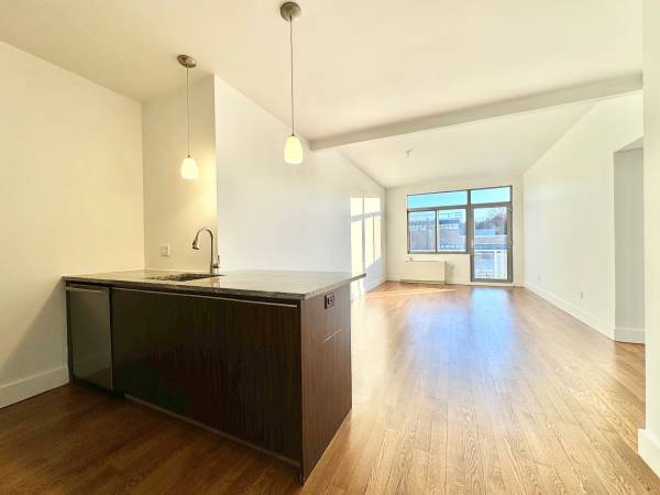 Listing photo 1 of 5