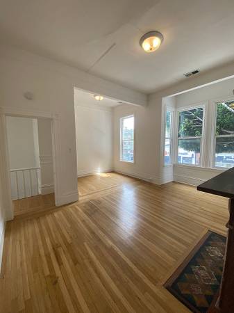 Listing photo 1 of 5