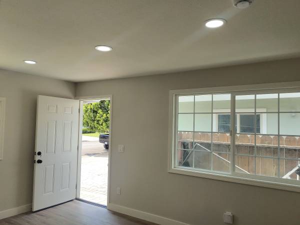 Listing photo 1 of 5