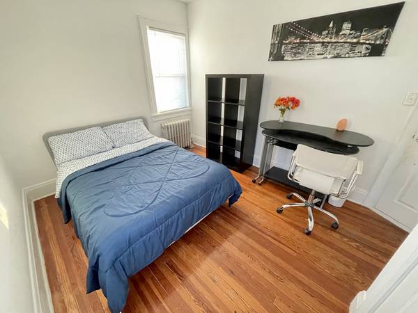 Listing photo 1 of 5