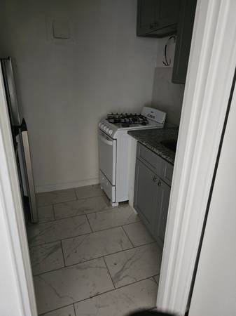 Listing photo 1 of 4