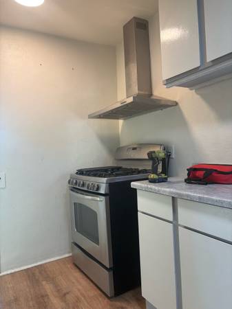Listing photo 1 of 4