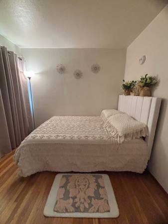 Listing photo 1 of 5