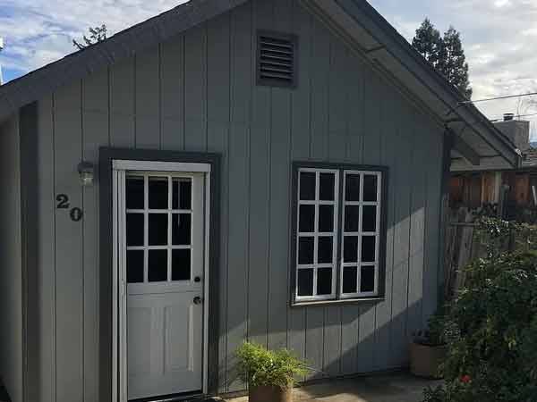 Listing photo 1 of 4
