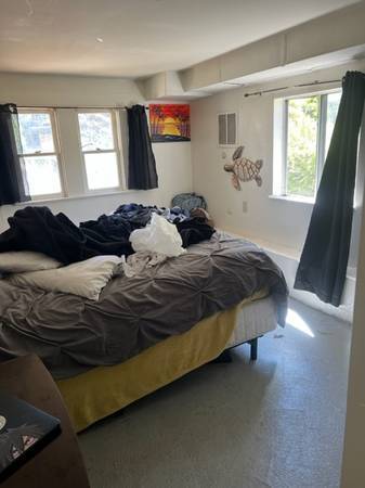 Listing photo 1 of 4