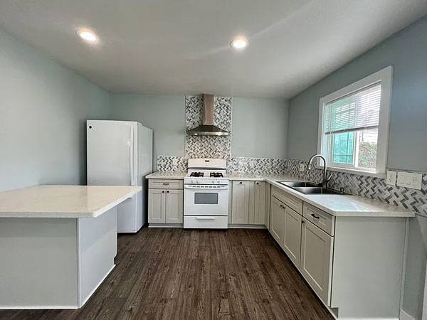 Listing photo 1 of 3