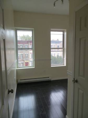 Listing photo 1 of 5