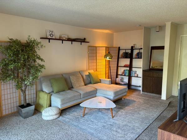 Listing photo 1 of 5
