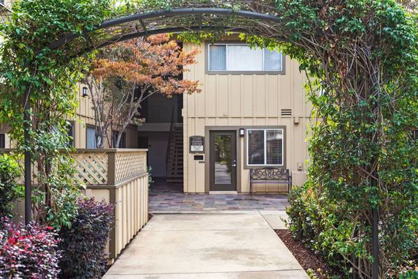 Listing photo 1 of 5