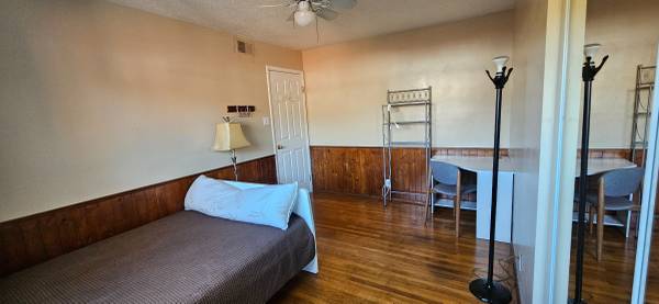 Listing photo 1 of 2