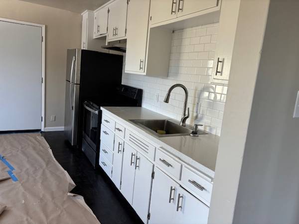 Listing photo 1 of 5