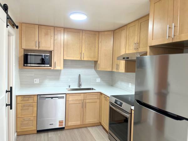 Listing photo 1 of 5
