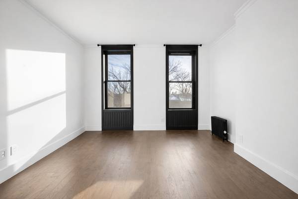 Listing photo 1 of 5