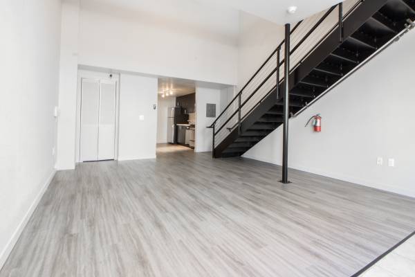 Listing photo 1 of 5