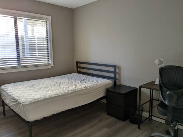 Listing photo 1 of 5