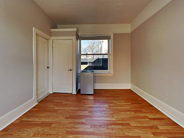 Listing photo 1 of 5
