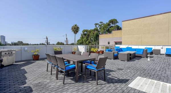 Listing photo 1 of 5