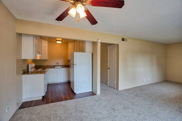 Listing photo 1 of 5