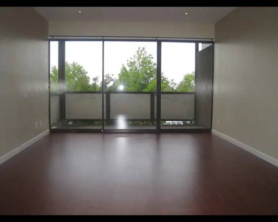 Listing photo 1 of 4