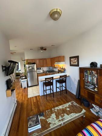 Listing photo 1 of 4