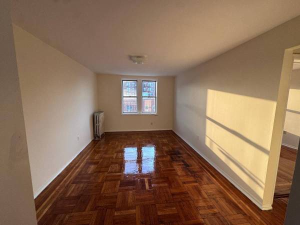 Listing photo 1 of 5