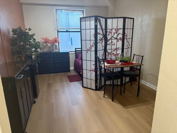 Listing photo 1 of 5