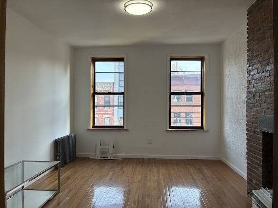 Listing photo 1 of 5