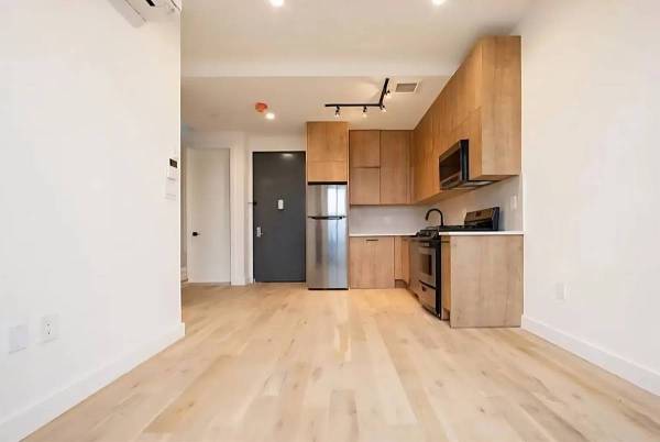 Listing photo 1 of 5