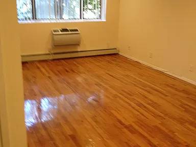 Listing photo 1 of 5