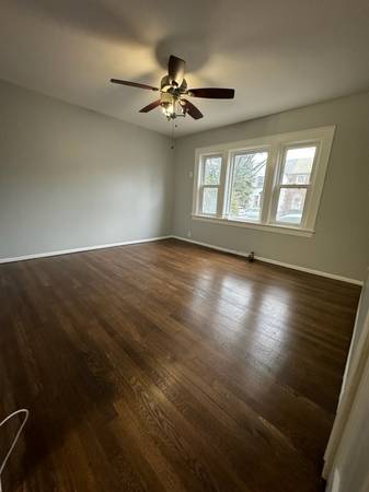 Listing photo 1 of 4