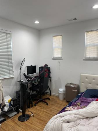 Listing photo 1 of 5
