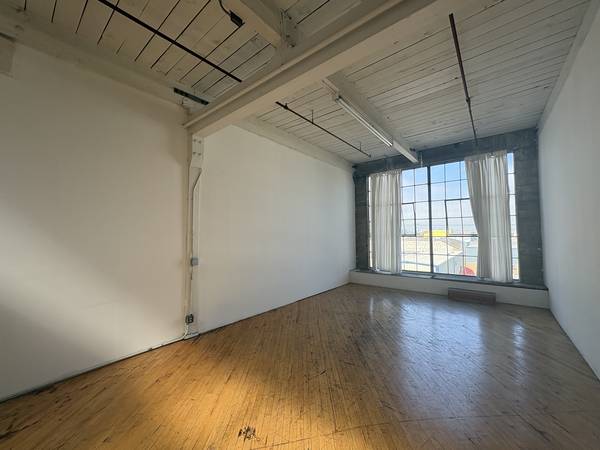 Listing photo 1 of 5