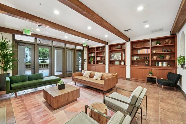 Listing photo 1 of 5