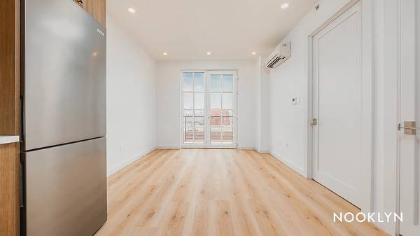 Listing photo 1 of 5