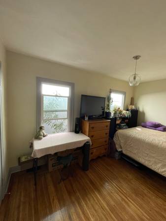 Listing photo 1 of 5