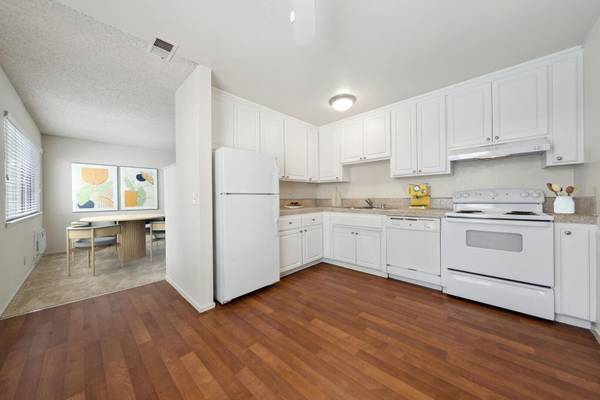 Listing photo 1 of 3