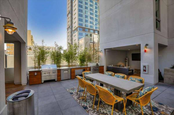 Listing photo 1 of 5