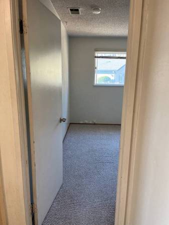 Listing photo 1 of 4