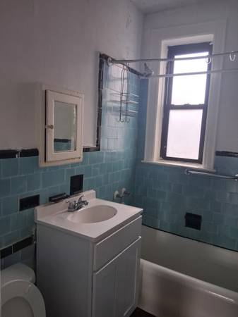 Listing photo 1 of 4