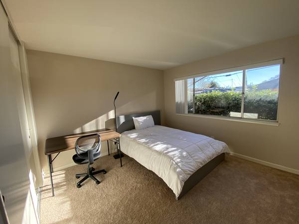 Listing photo 1 of 2