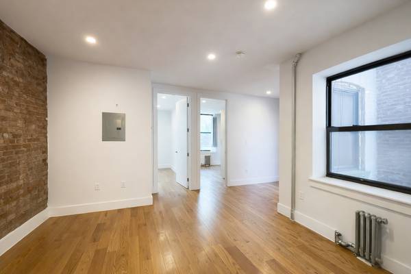 Listing photo 1 of 5