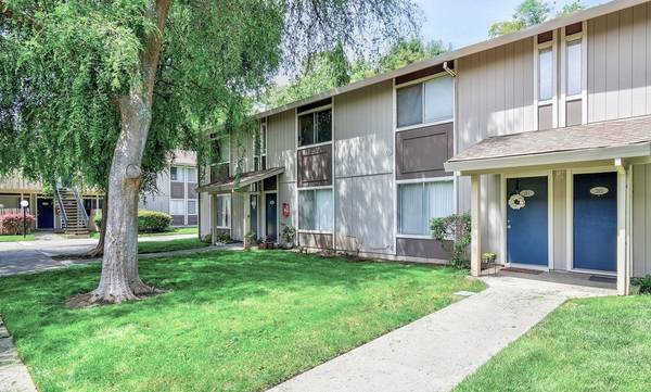 Listing photo 1 of 5