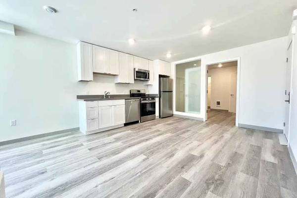 Listing photo 1 of 5