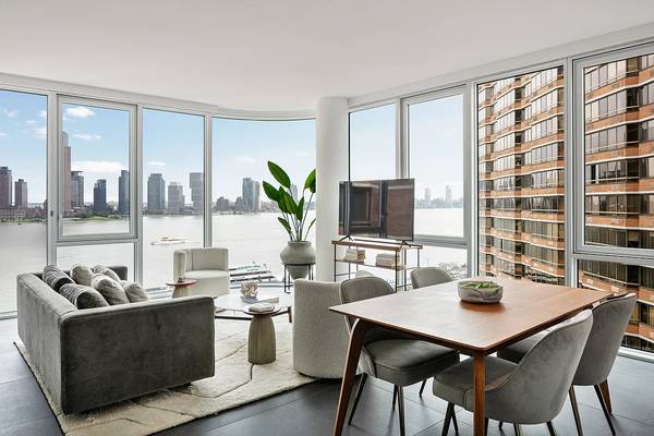 Listing photo 1 of 5